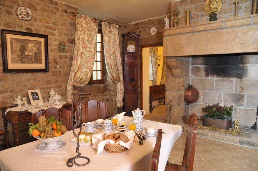 Bed and Breakfast La Forge De La Coudraie Pleugueneuc Екстер'єр фото
